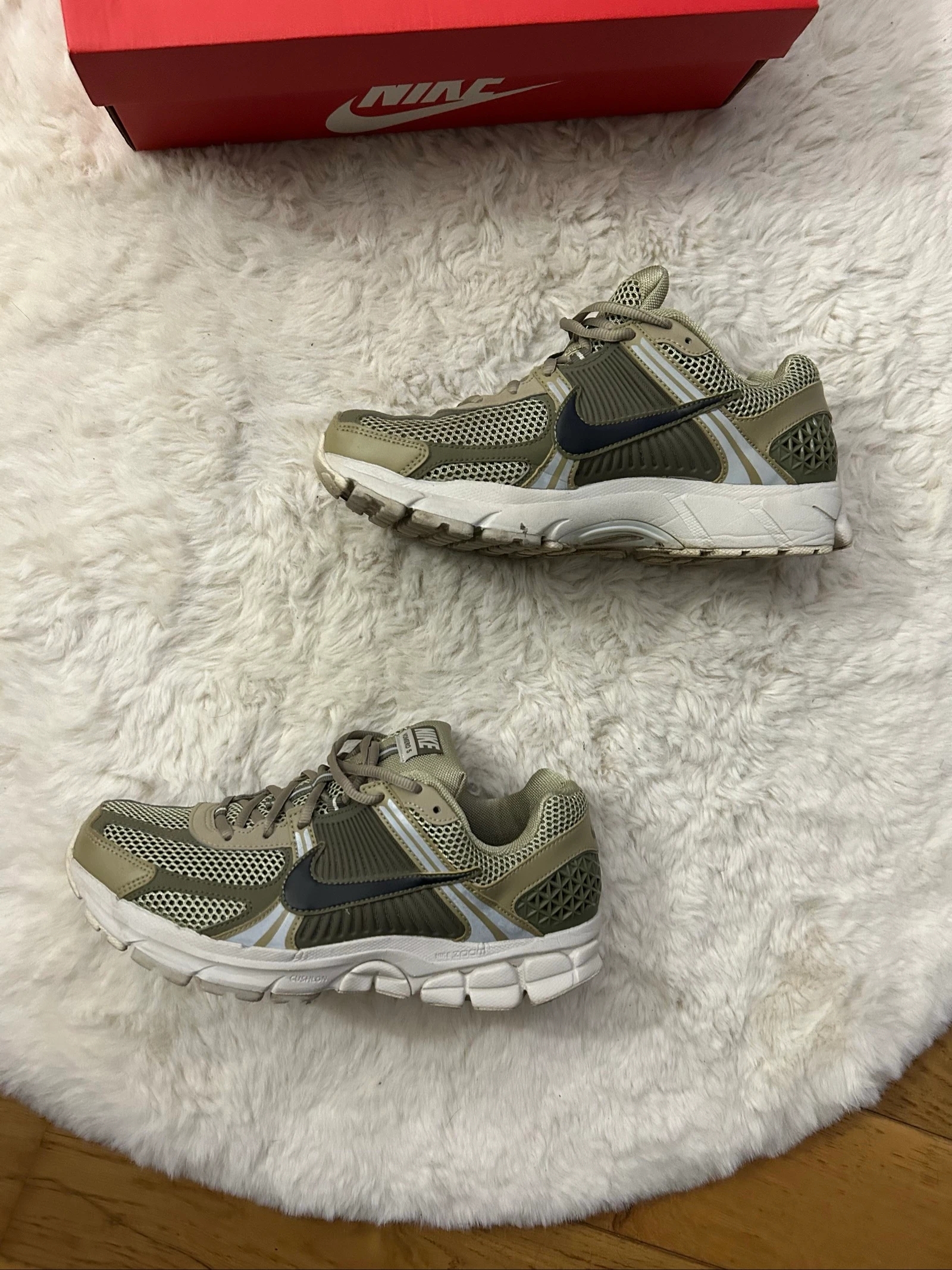 Nike vomero, talla 42, caqui – photo 2